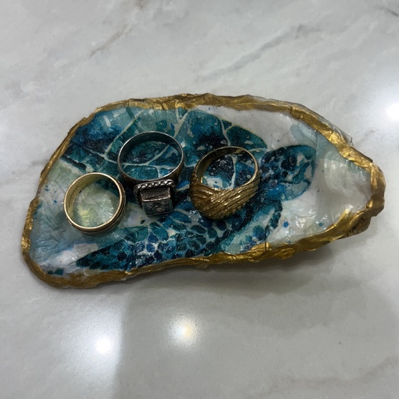 Hand Decorated Oyster Shell - Picture 2 of 8